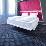Prize By Radisson, Xhibition