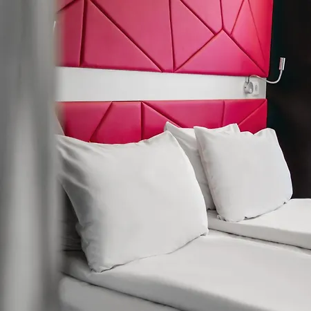 Prize By Radisson, Xhibition